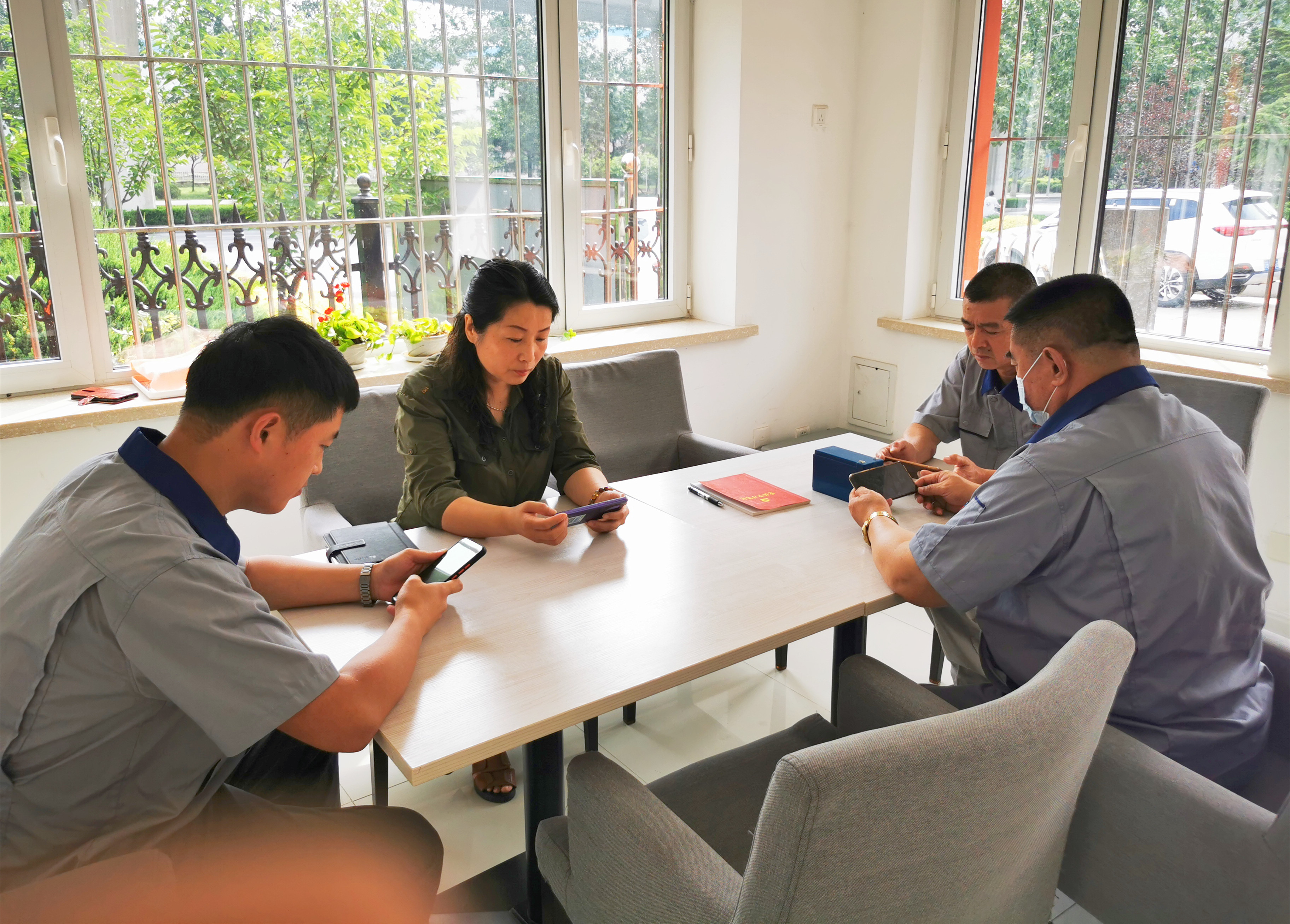 ˫������ԢĿֱ��